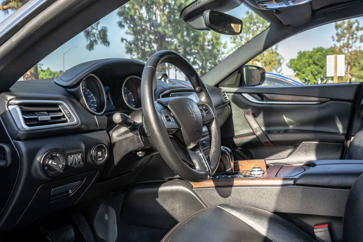 2017 Maserati Ghibli S photo 10