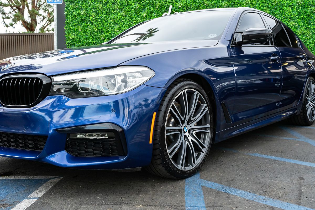2019 Bmw 540i Sedan photo 2
