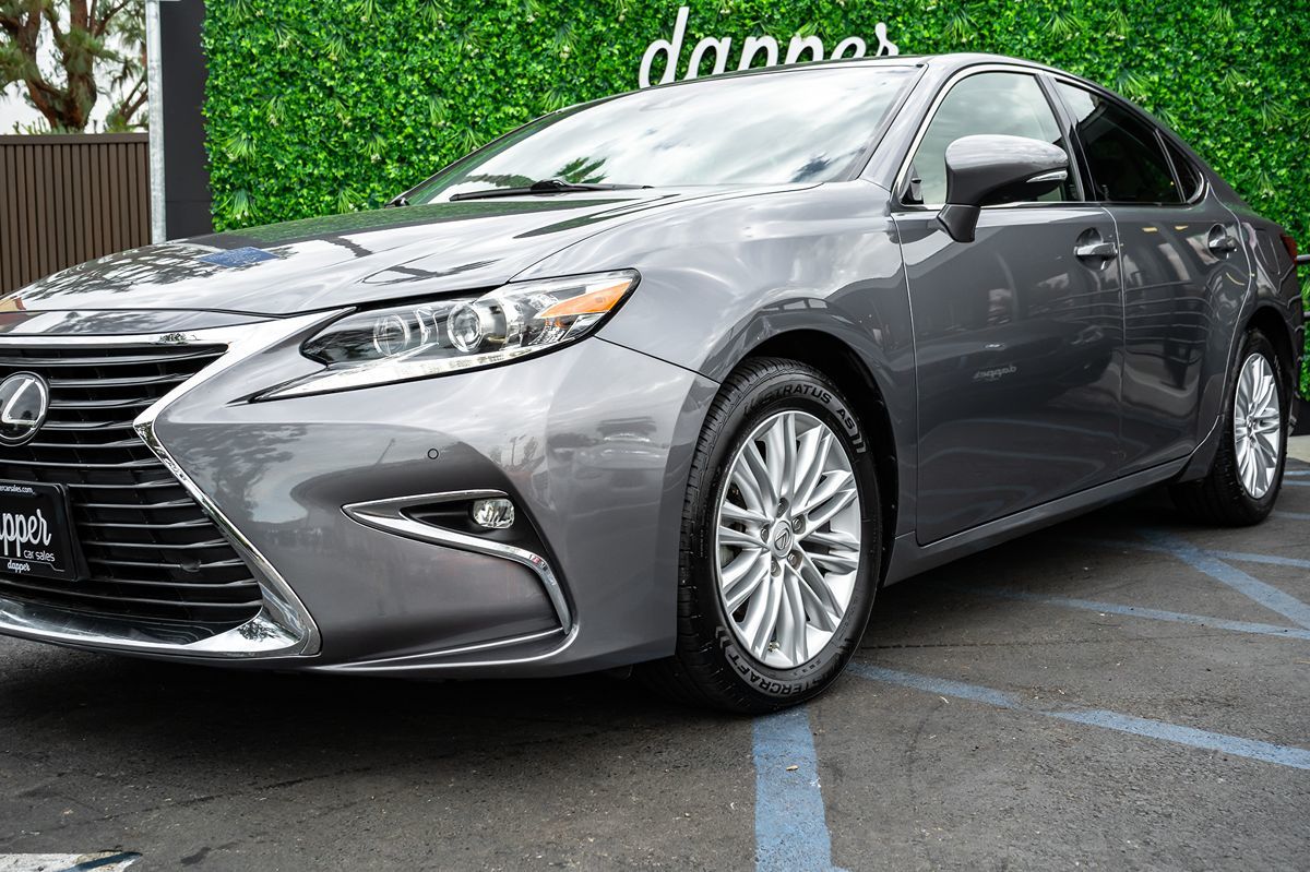 2016 Lexus ES 350 photo 2