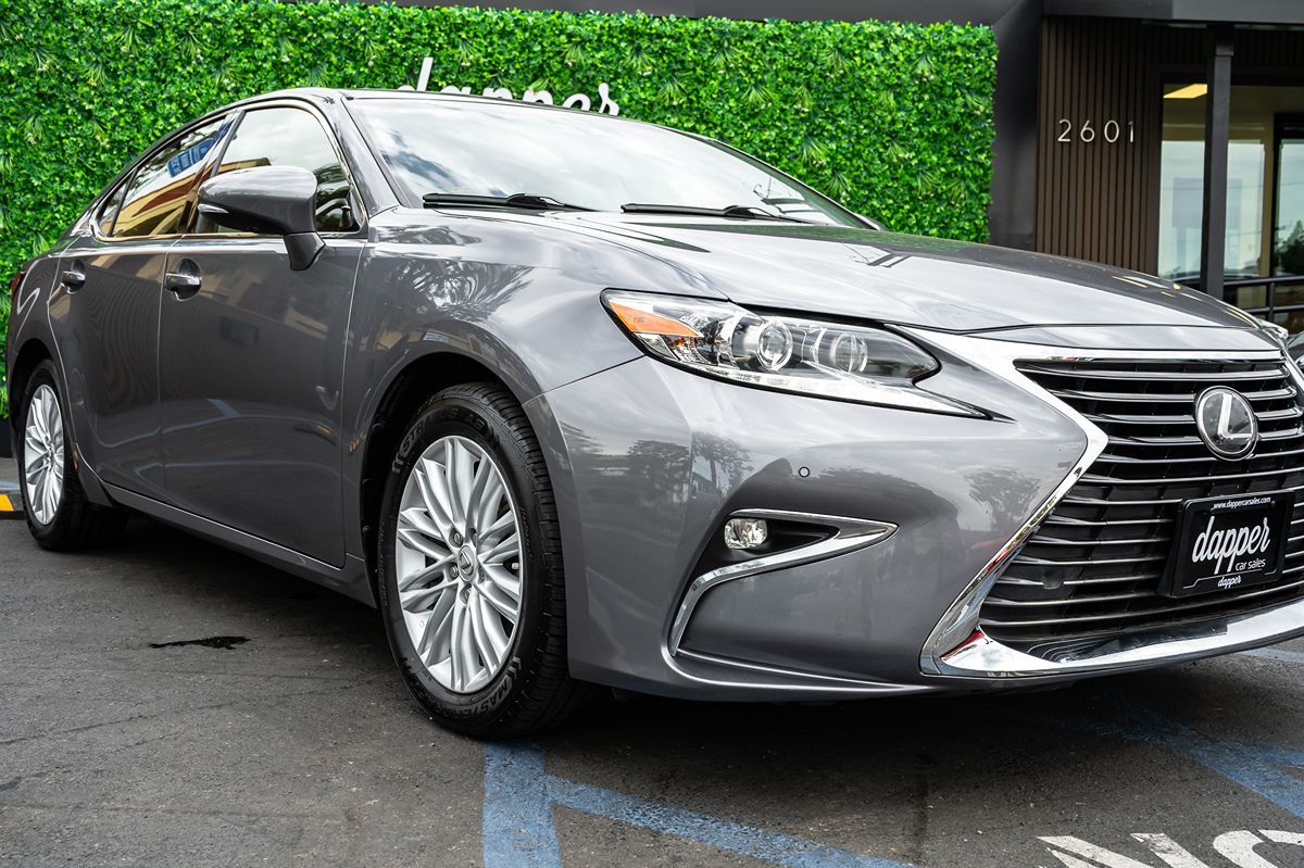 2016 Lexus ES 350 photo 4