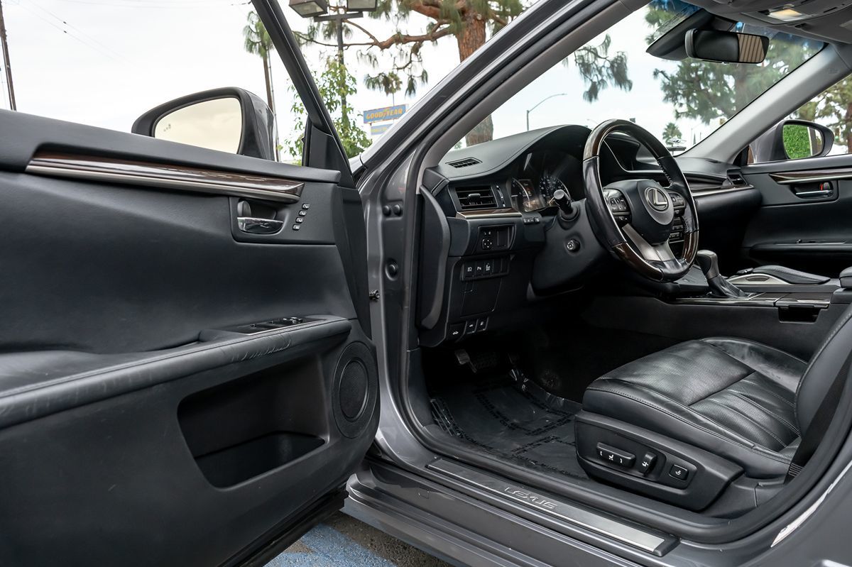 2016 Lexus ES 350 photo 10