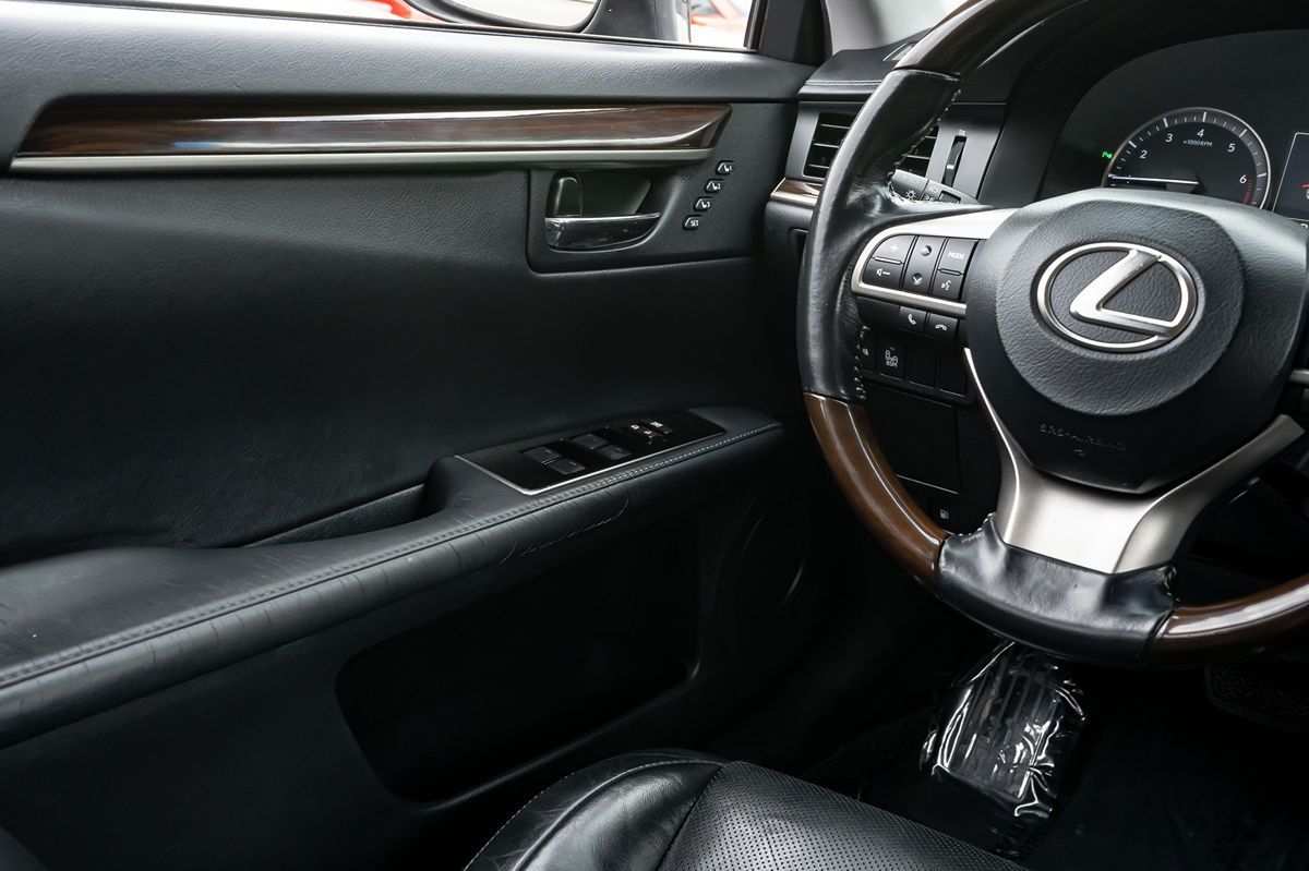 2016 Lexus ES 350 photo 19