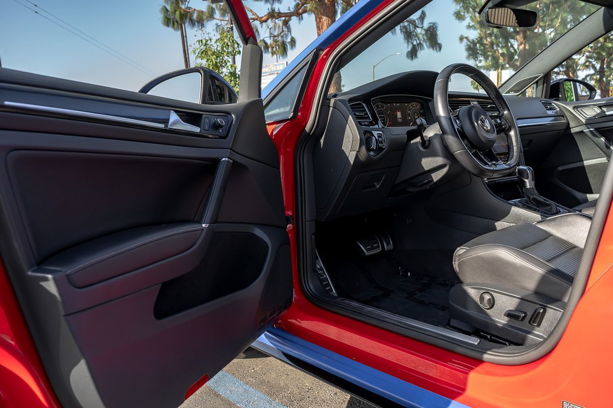 2018 Volkswagen Golf R 4Motion photo 10