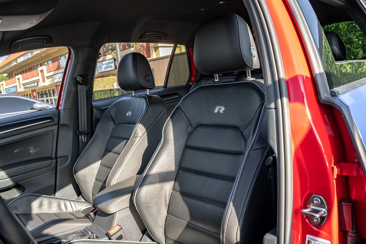 2018 Volkswagen Golf R 4Motion photo 11
