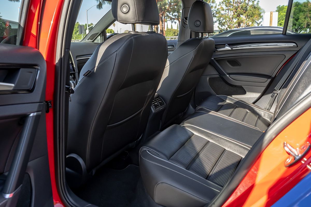2018 Volkswagen Golf R 4Motion photo 12