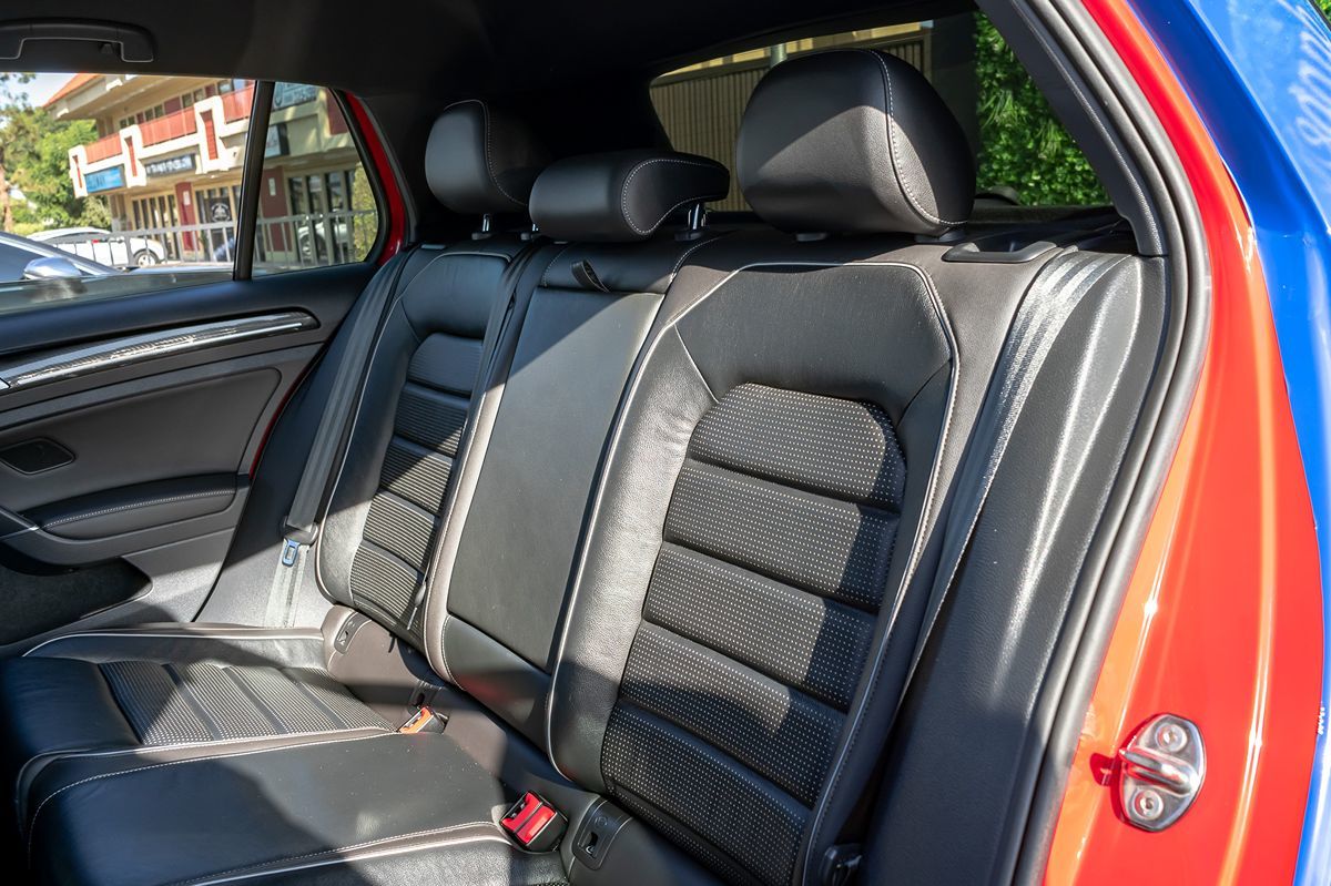2018 Volkswagen Golf R 4Motion photo 14