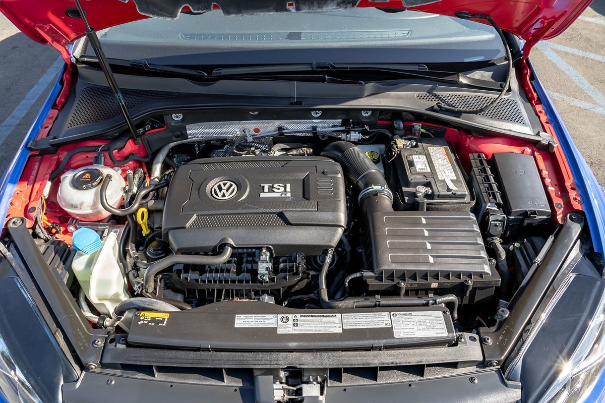2018 Volkswagen Golf R 4Motion photo 16
