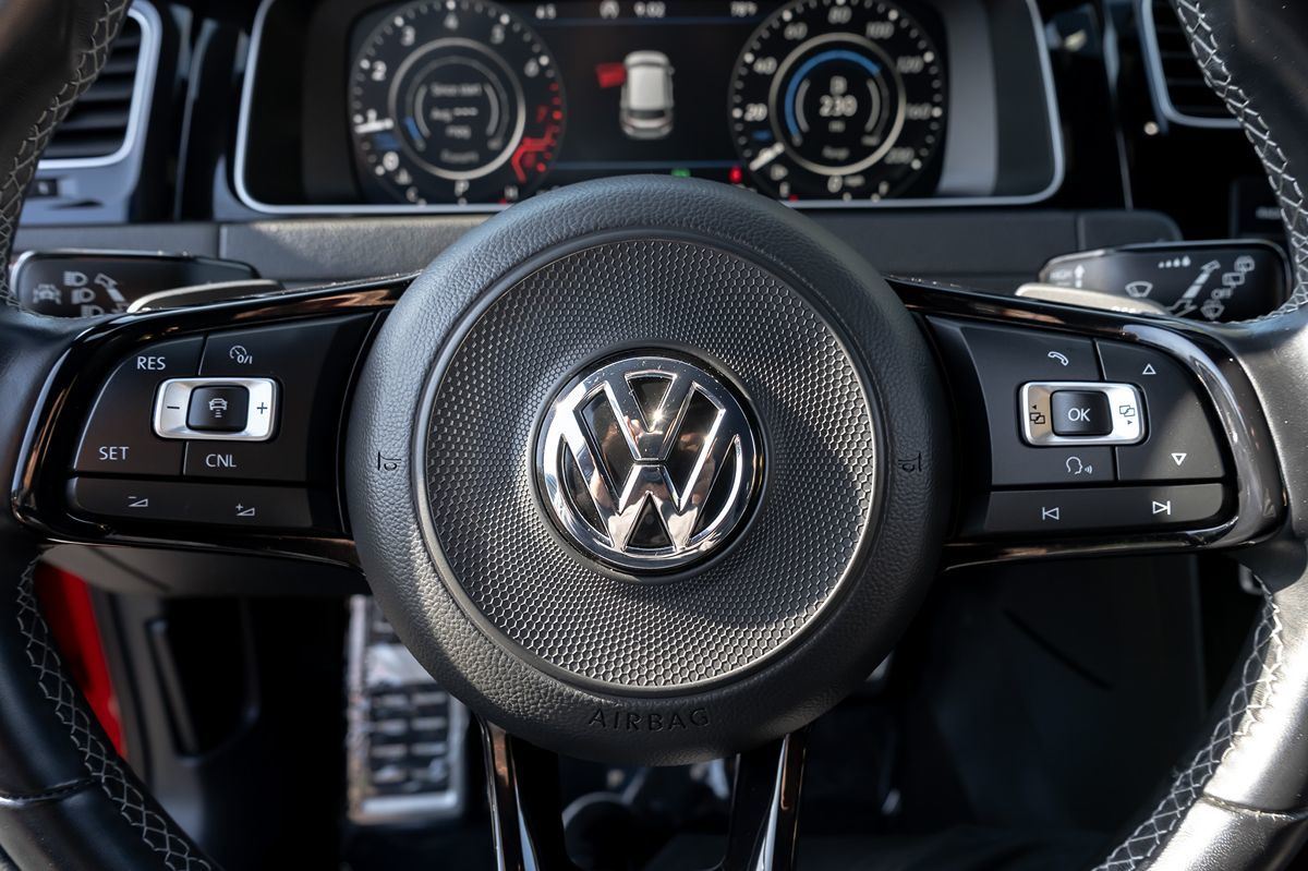 2018 Volkswagen Golf R 4Motion photo 22