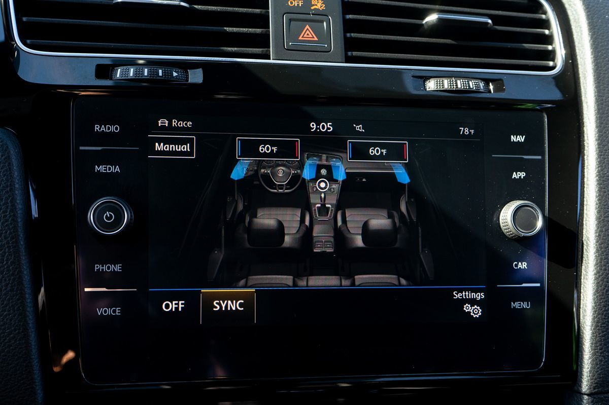 2018 Volkswagen Golf R 4Motion photo 33