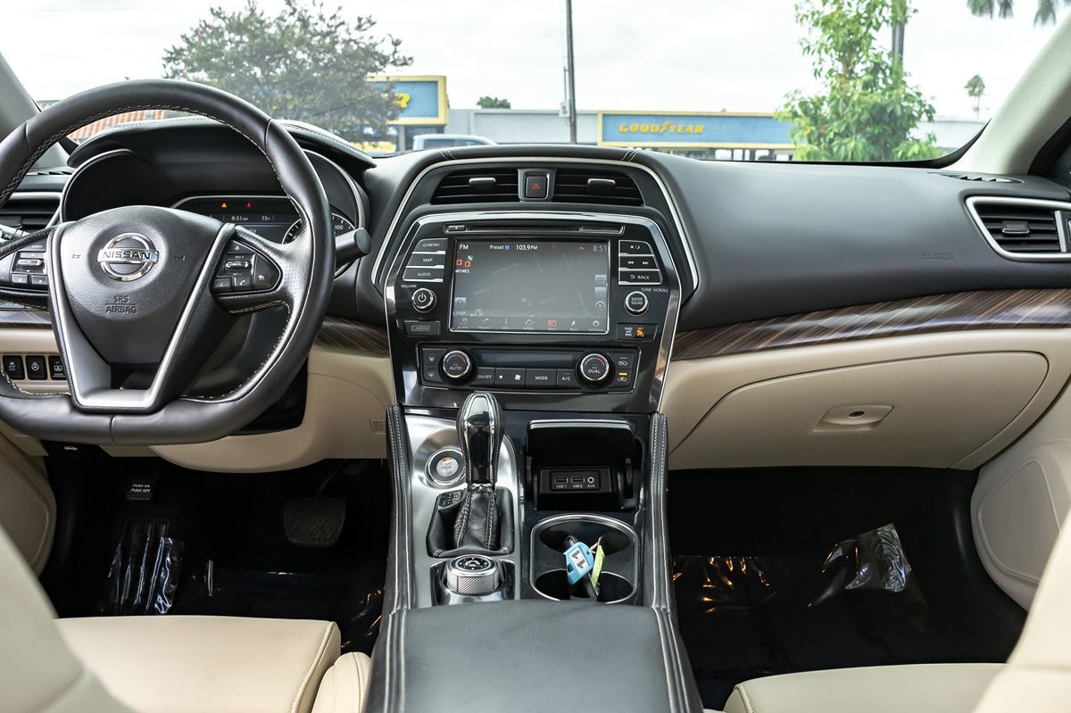 2017 Nissan Maxima Platinum photo 18