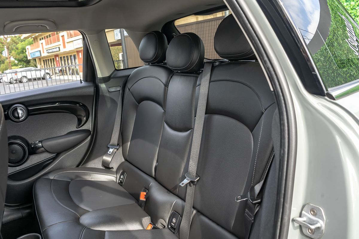 2019 Mini Cooper 4 Door Hardtop Signature photo 14