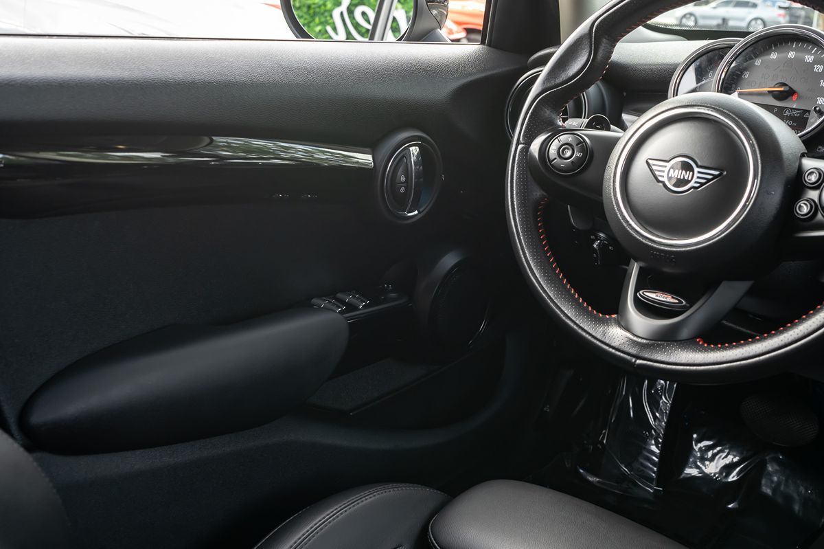 2019 Mini Cooper 4 Door Hardtop Signature photo 17