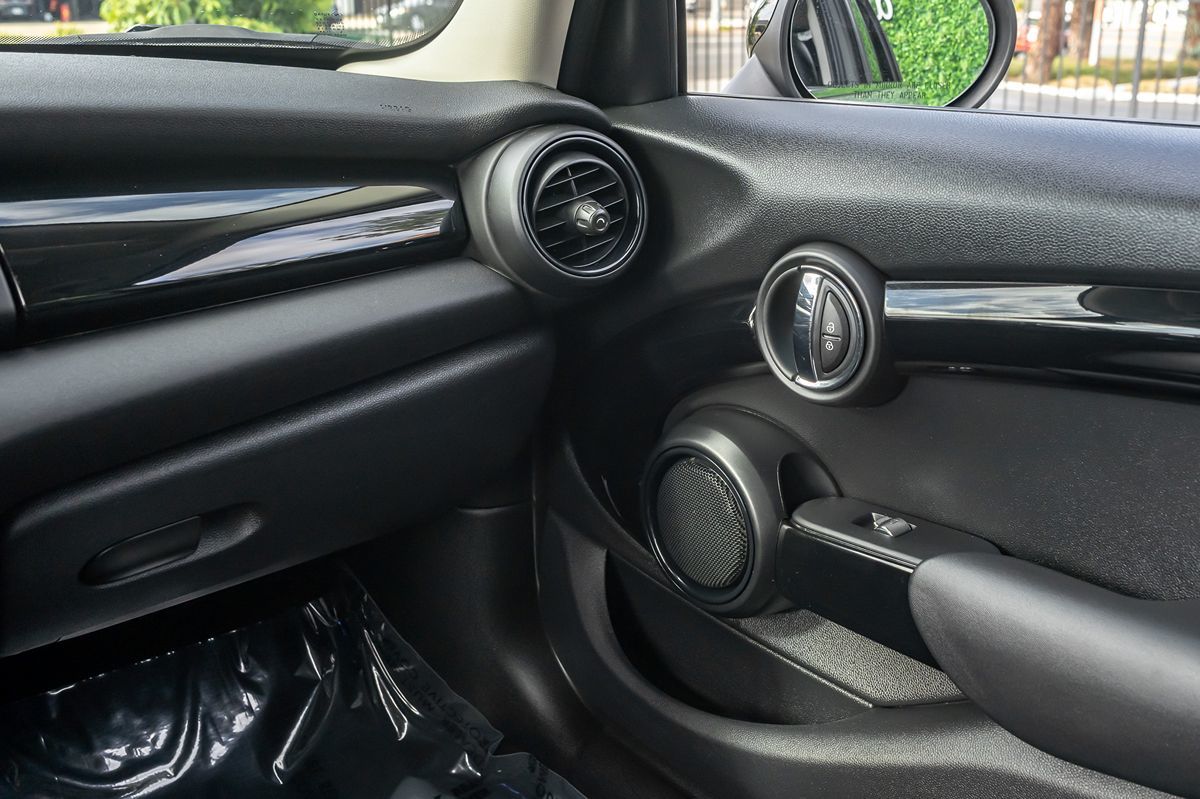 2019 Mini Cooper 4 Door Hardtop Signature photo 19