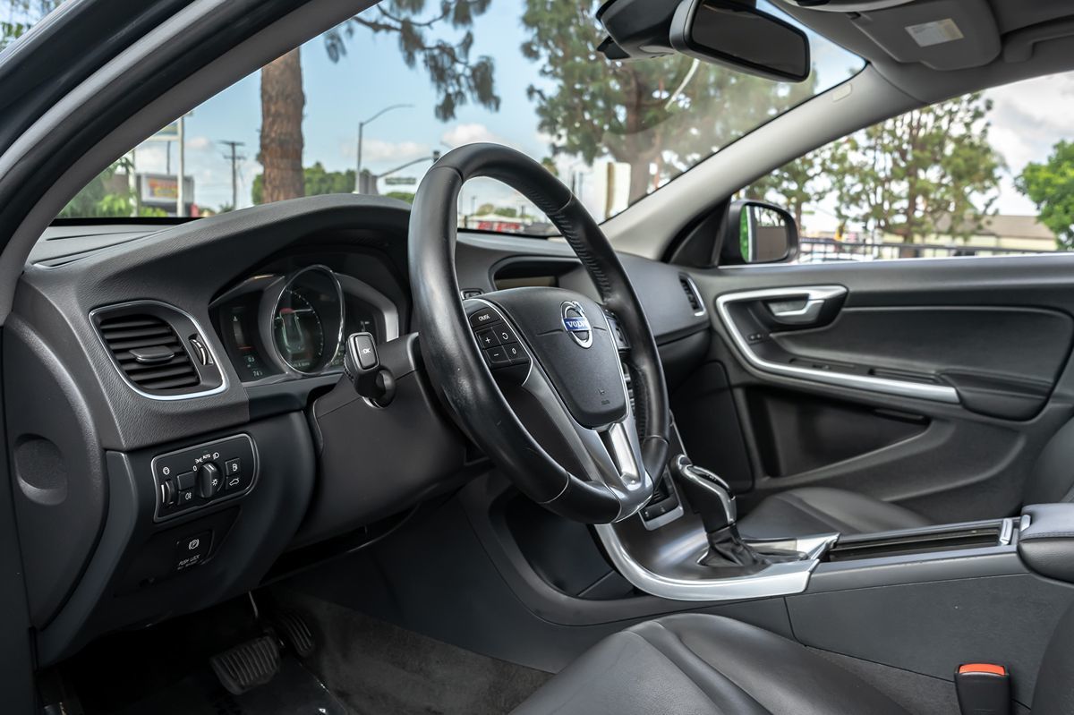 2015 Volvo S60 T5 Drive-E Premier photo 9