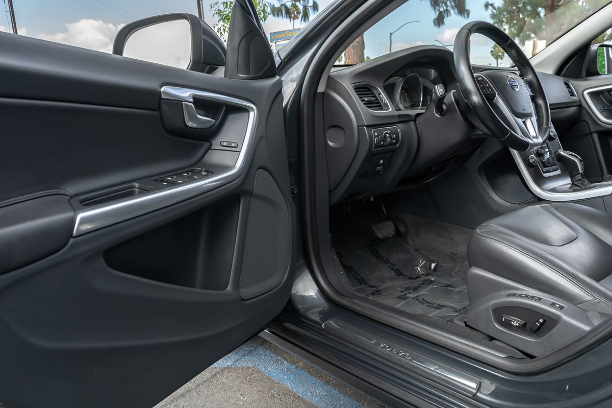 2015 Volvo S60 T5 Drive-E Premier photo 10
