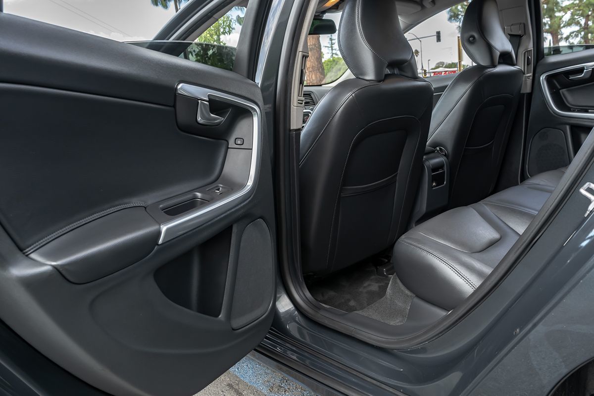 2015 Volvo S60 T5 Drive-E Premier photo 15