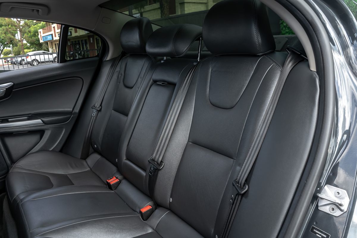2015 Volvo S60 T5 Drive-E Premier photo 16