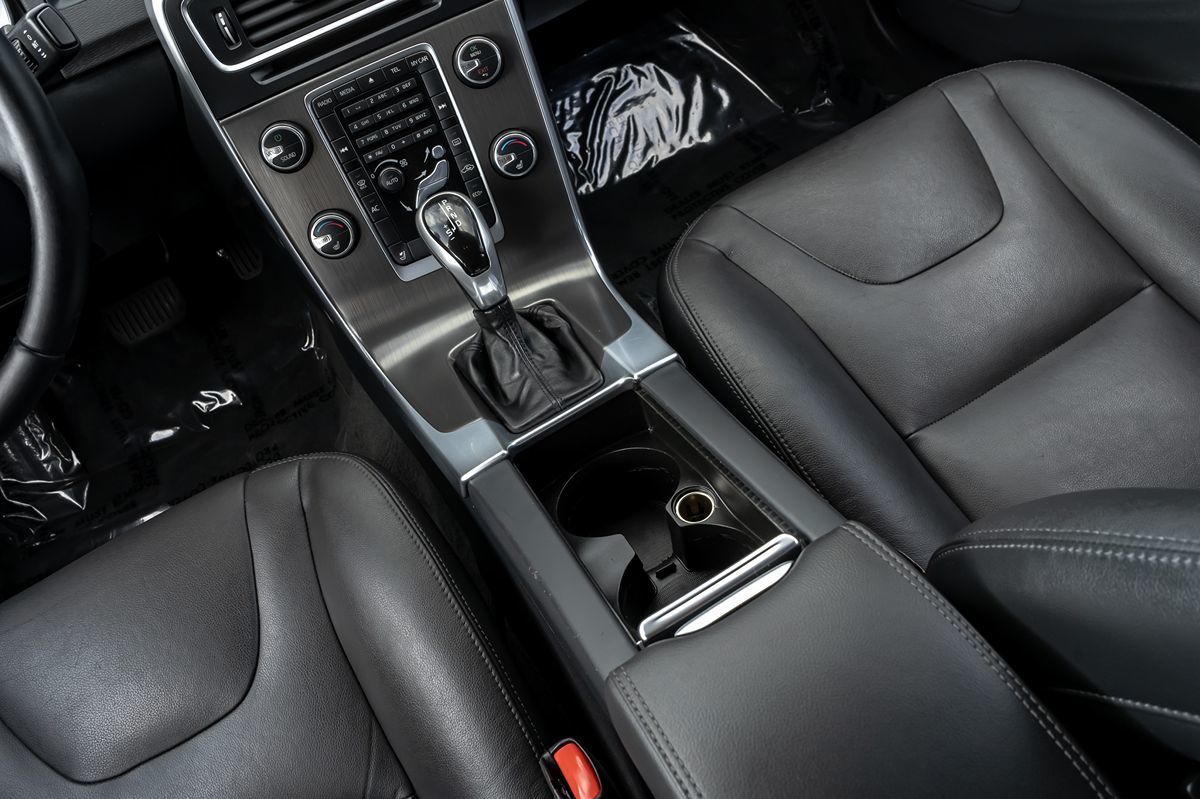 2015 Volvo S60 T5 Drive-E Premier photo 21
