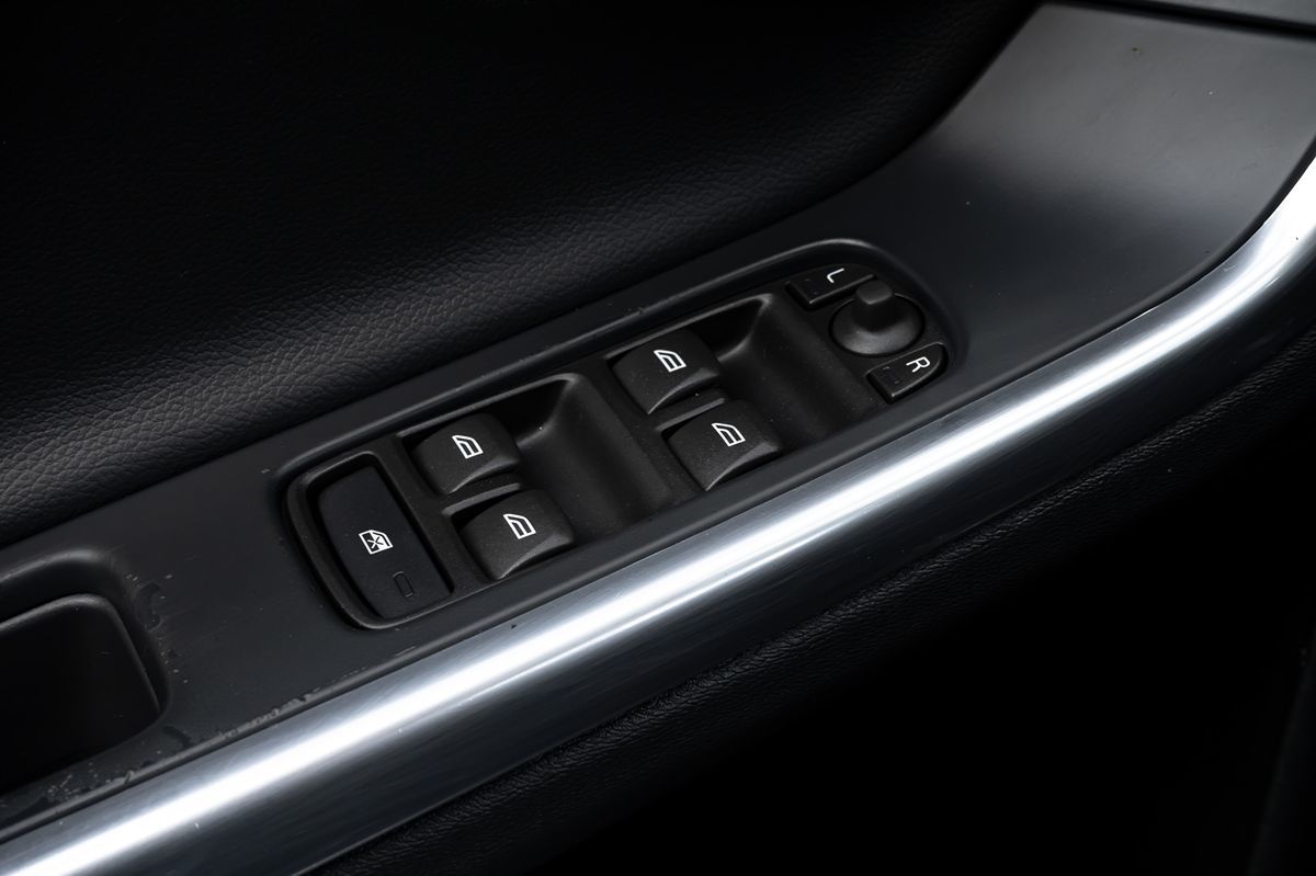 2015 Volvo S60 T5 Drive-E Premier photo 28