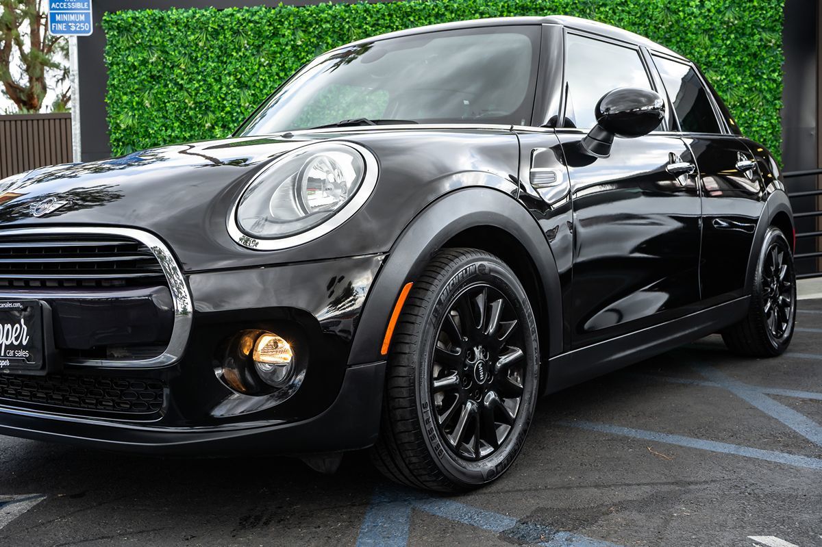 2018 Mini Cooper 4 Door Hardtop photo 2