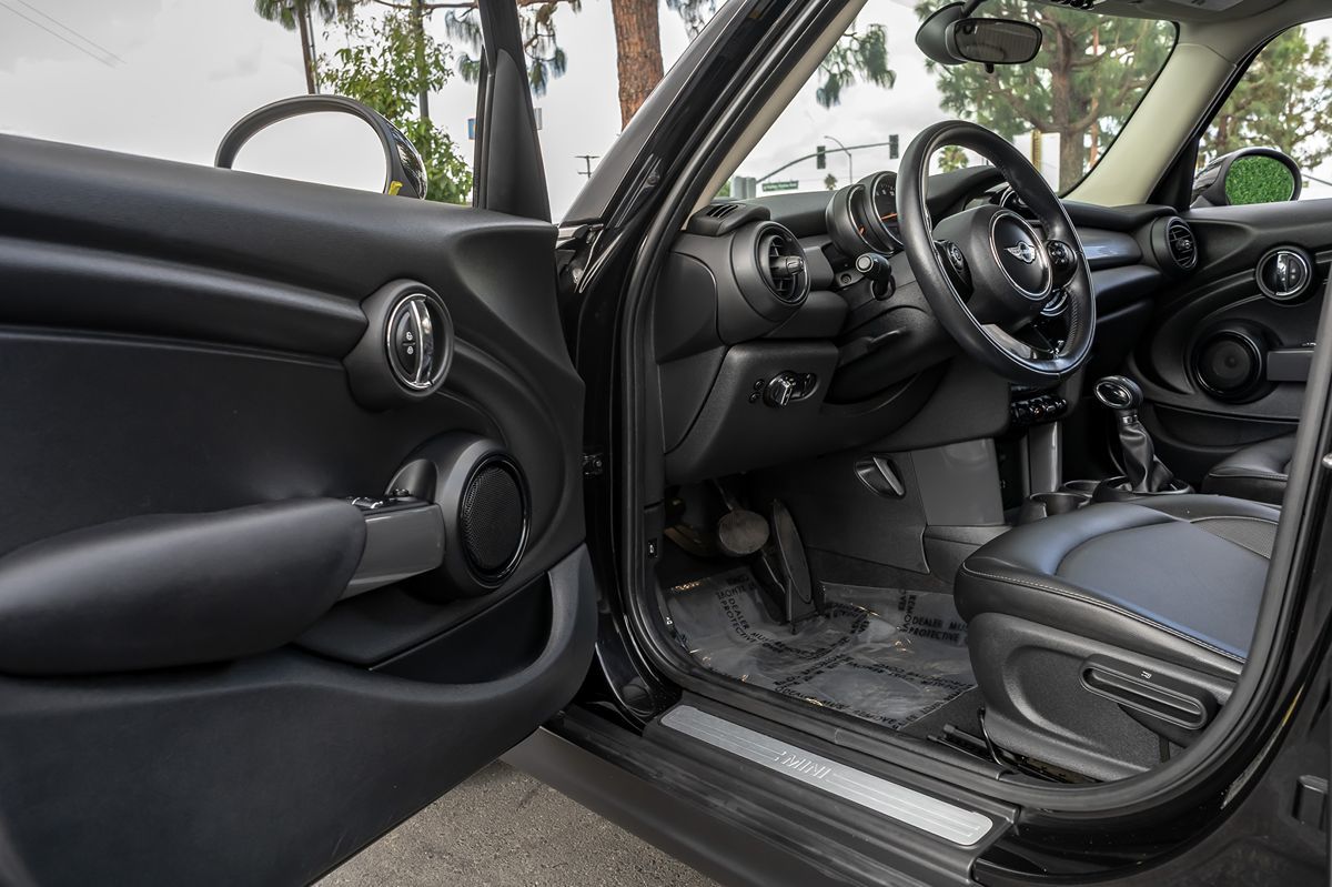 2018 Mini Cooper 4 Door Hardtop photo 11