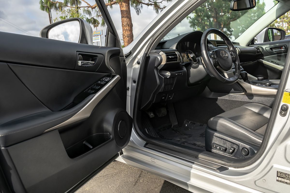 2015 Lexus IS 250 photo 11