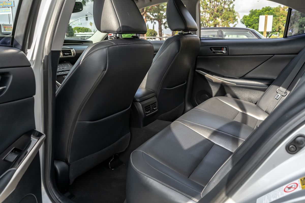 2015 Lexus IS 250 photo 13