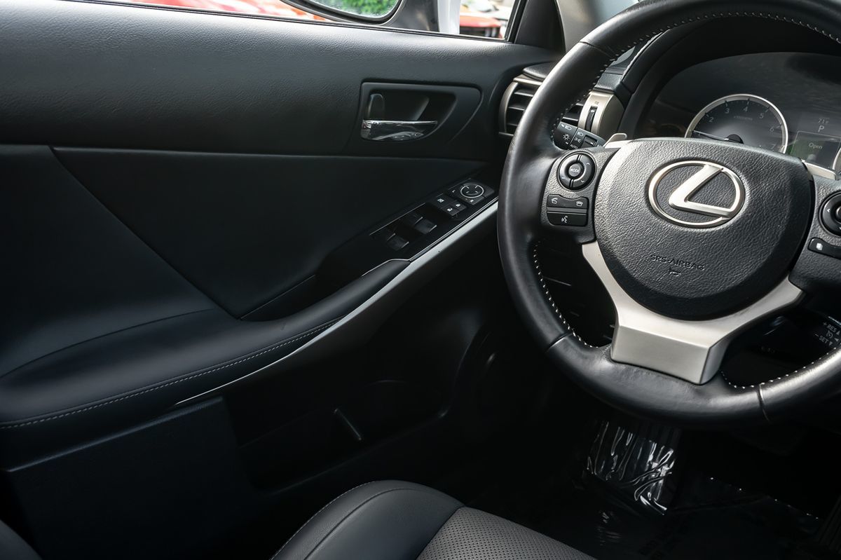 2015 Lexus IS 250 photo 18