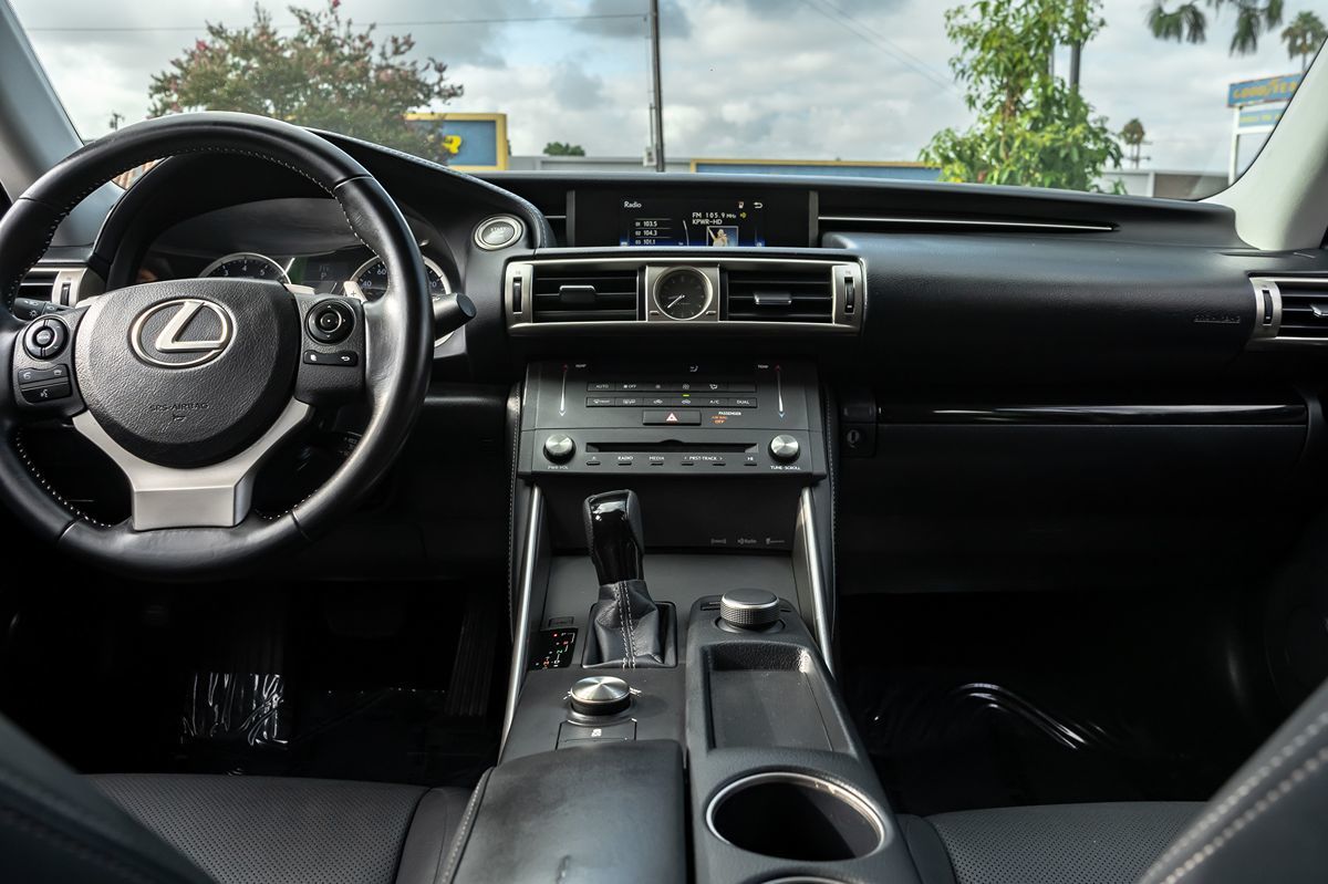 2015 Lexus IS 250 photo 19