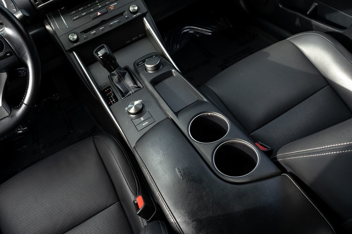 2015 Lexus IS 250 photo 20