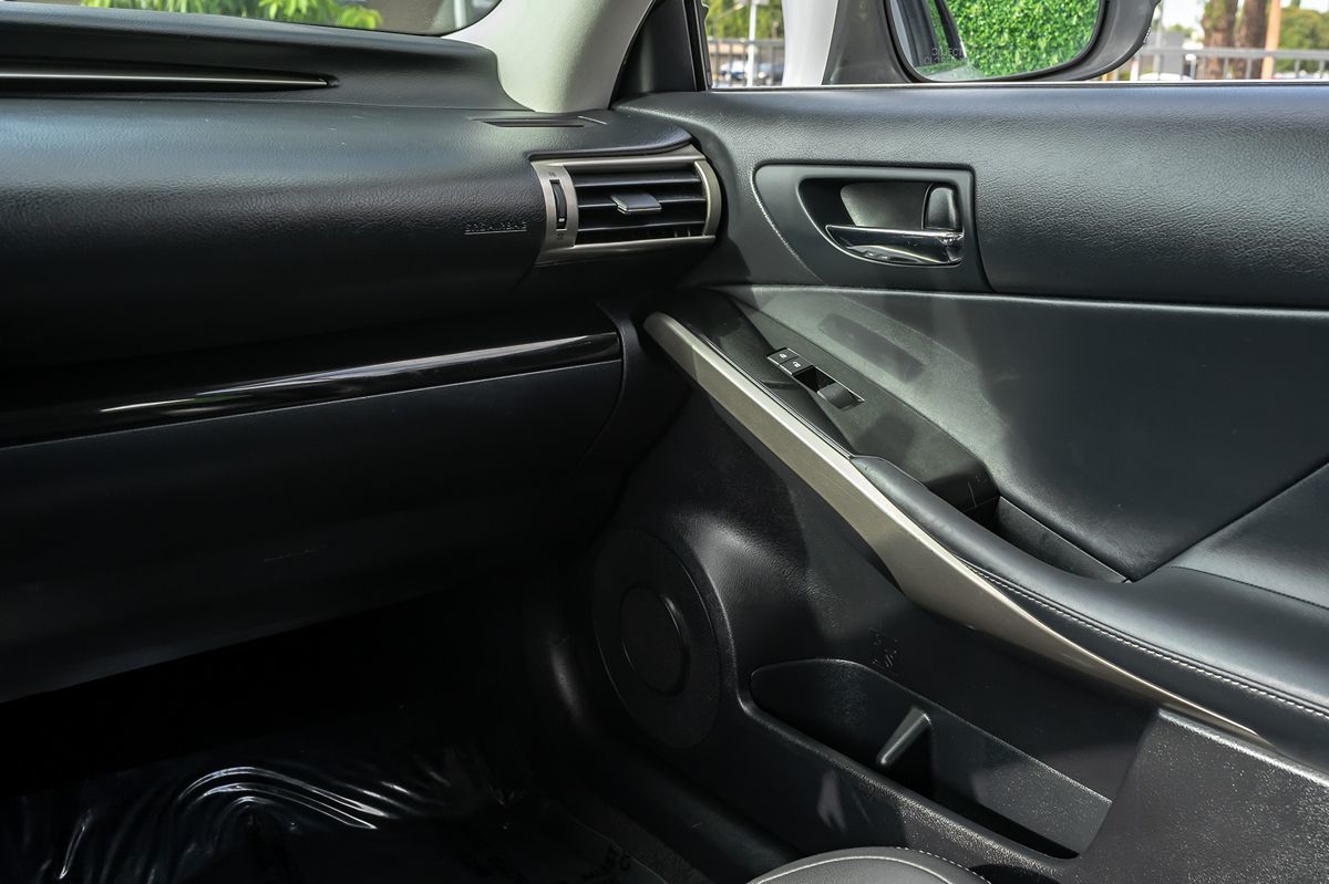 2015 Lexus IS 250 photo 21