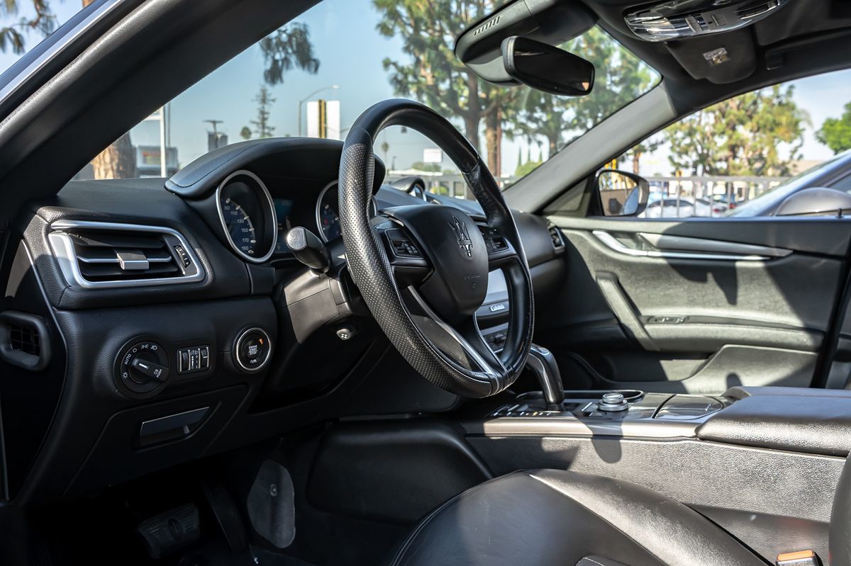 2020 Maserati Ghibli photo 9