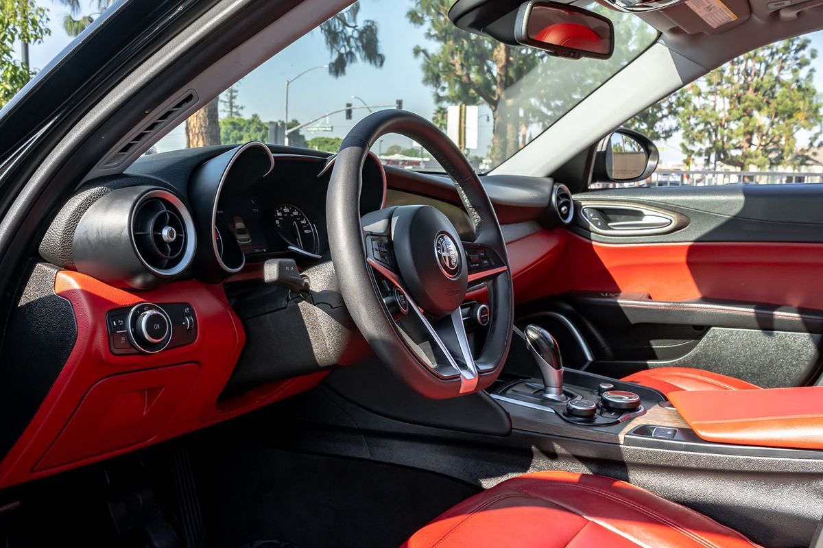 2019 Alfa Romeo Giulia Ti photo 10