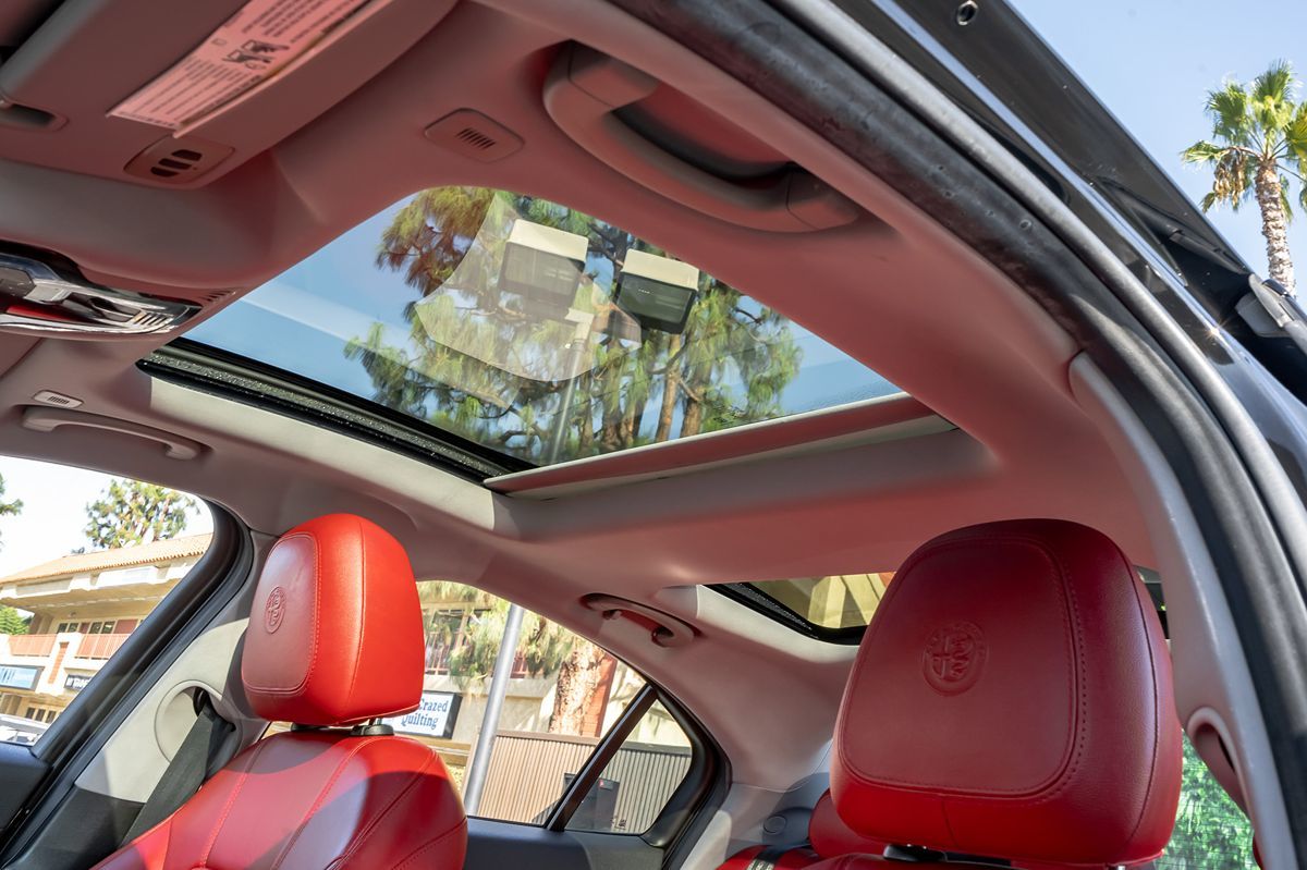 2019 Alfa Romeo Giulia Ti photo 13