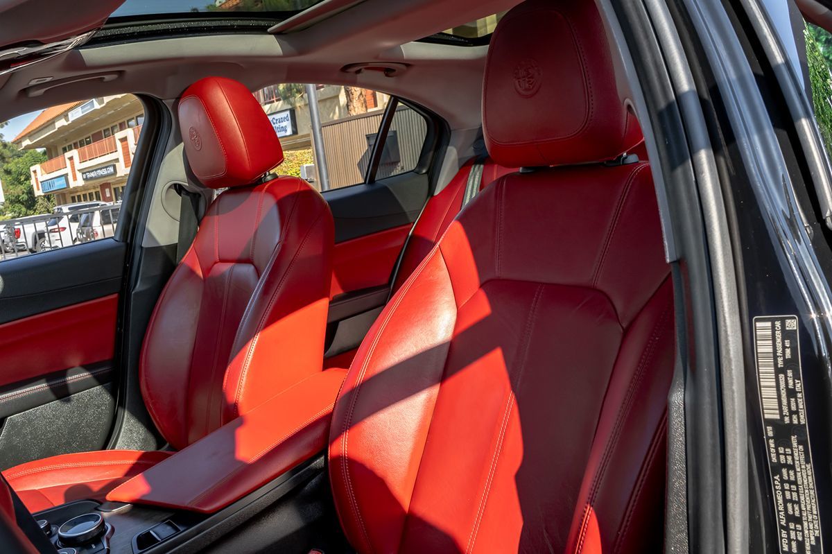 2019 Alfa Romeo Giulia Ti photo 12