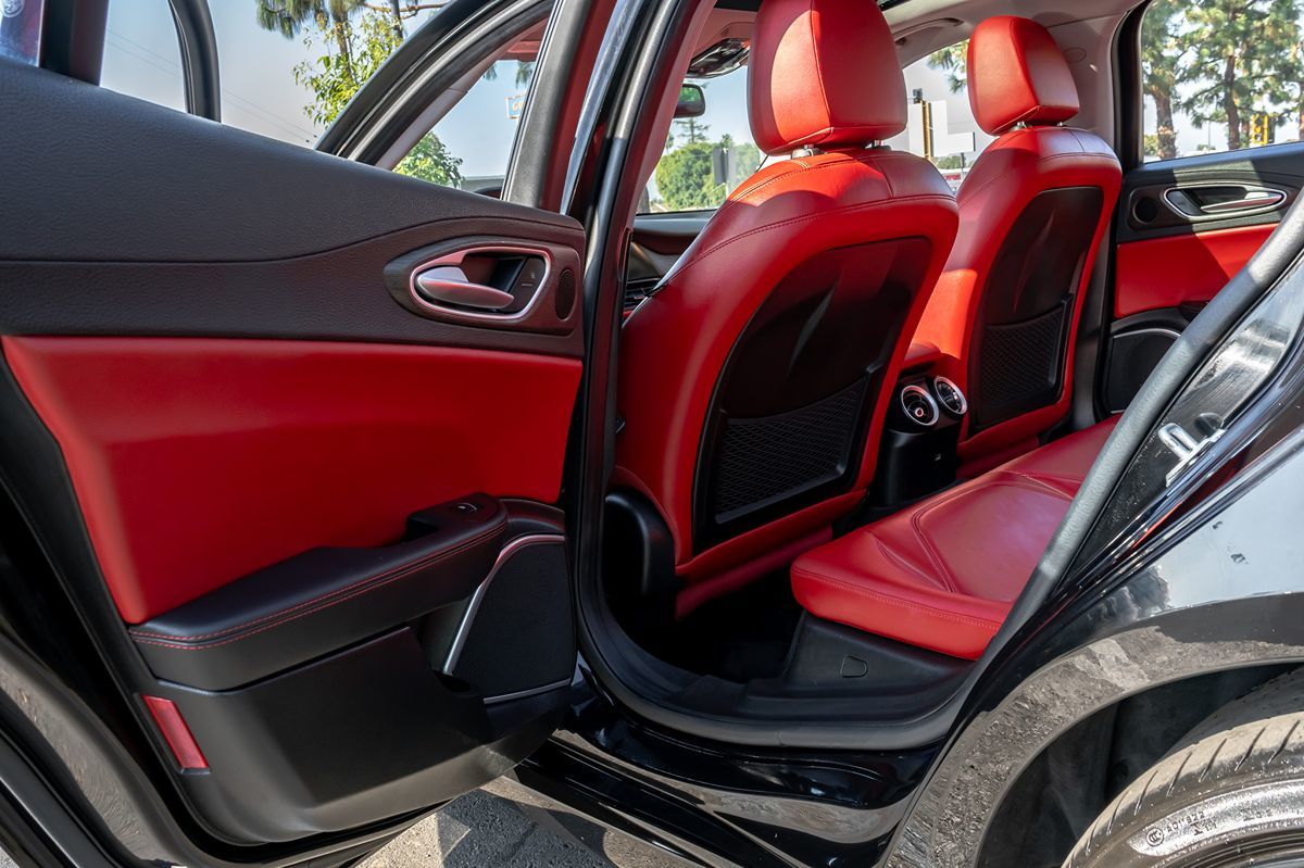 2019 Alfa Romeo Giulia Ti photo 15