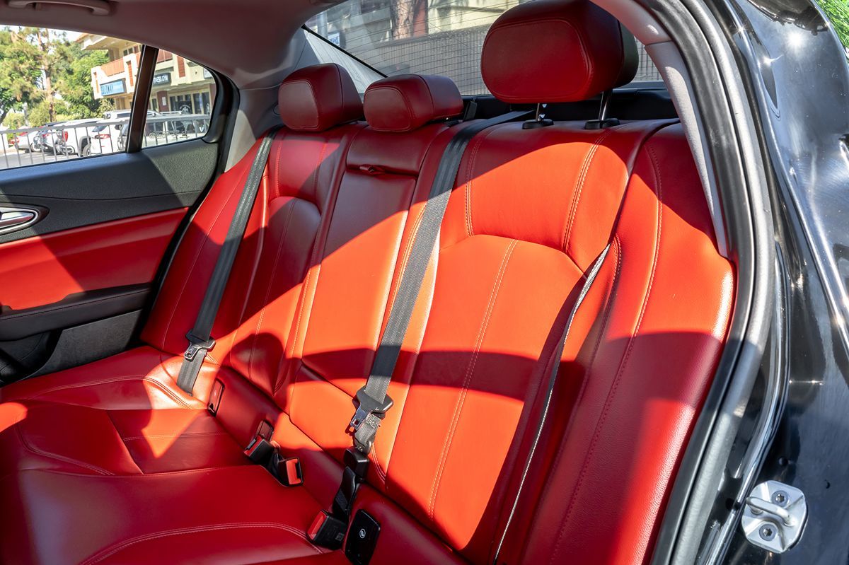 2019 Alfa Romeo Giulia Ti photo 16