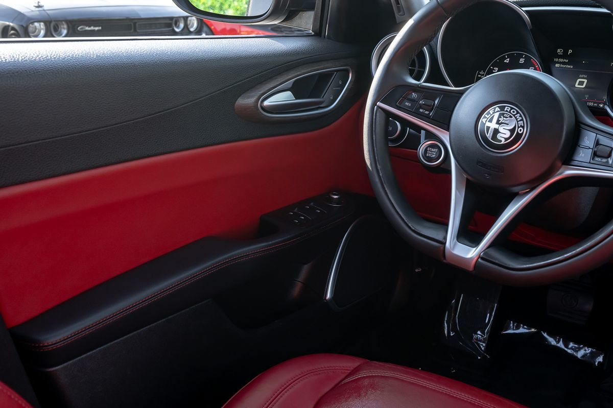2019 Alfa Romeo Giulia Ti photo 19