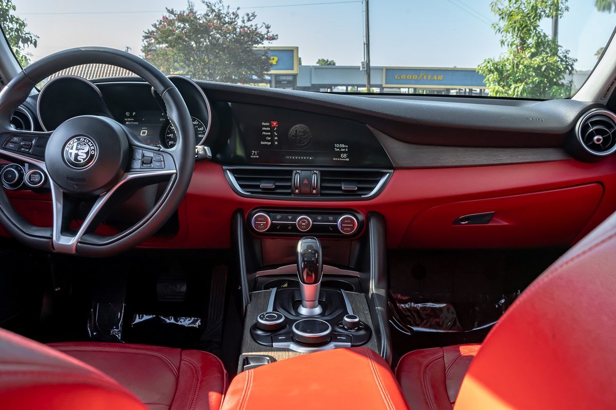 2019 Alfa Romeo Giulia Ti photo 20