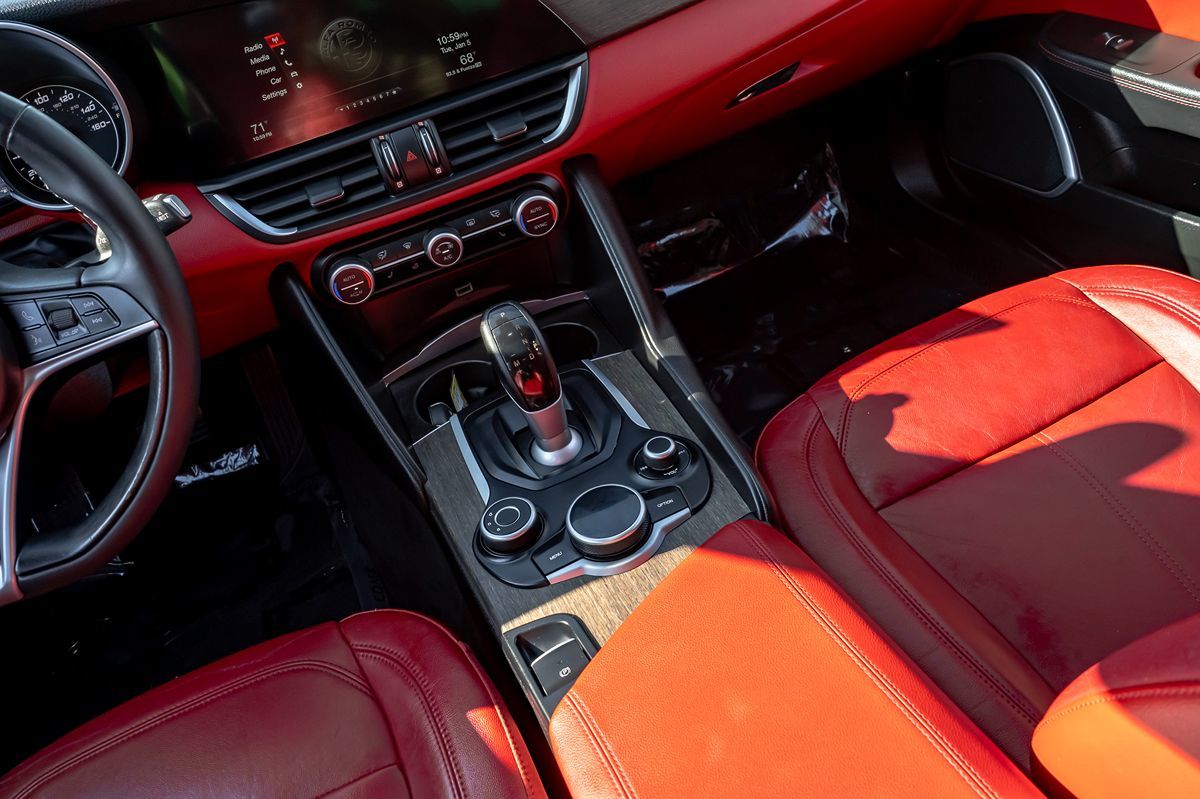 2019 Alfa Romeo Giulia Ti photo 21