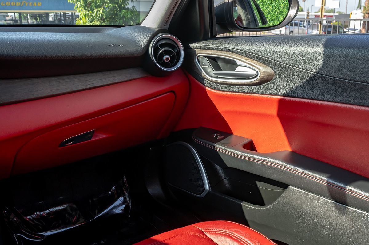 2019 Alfa Romeo Giulia Ti photo 22