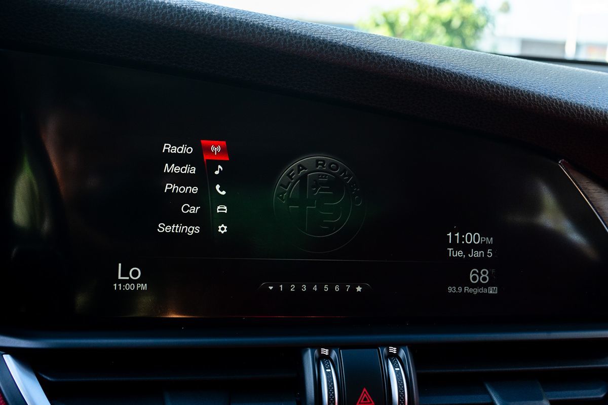 2019 Alfa Romeo Giulia Ti photo 25