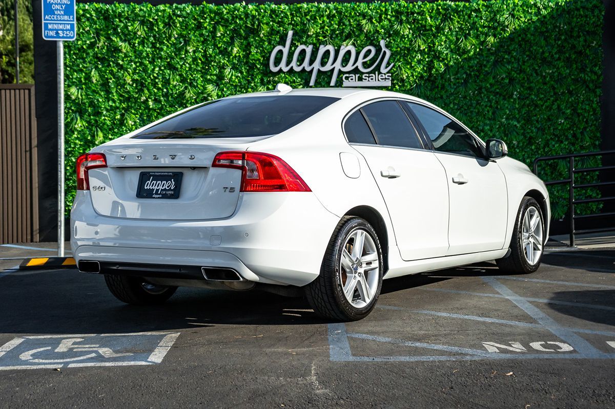 2015 Volvo S60 T5 Drive-E Platinum photo 3