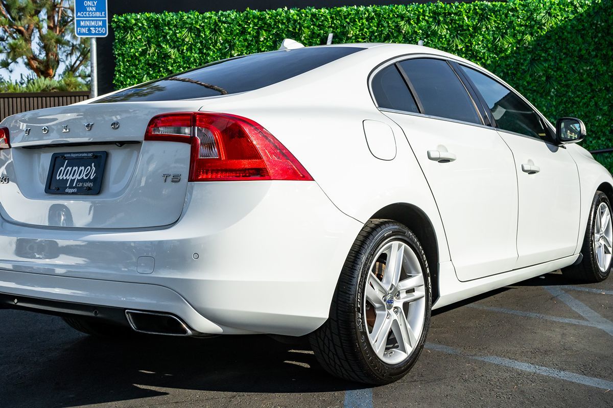 2015 Volvo S60 T5 Drive-E Platinum photo 4