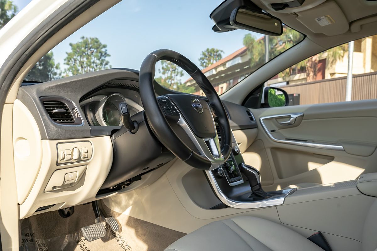 2015 Volvo S60 T5 Drive-E Platinum photo 7