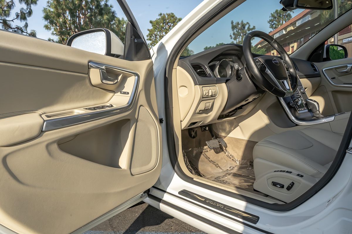 2015 Volvo S60 T5 Drive-E Platinum photo 10