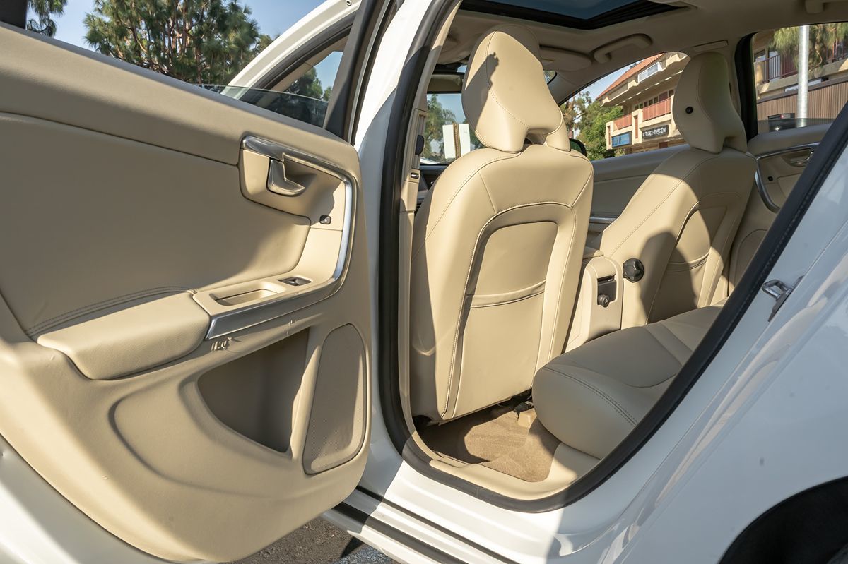 2015 Volvo S60 T5 Drive-E Platinum photo 12