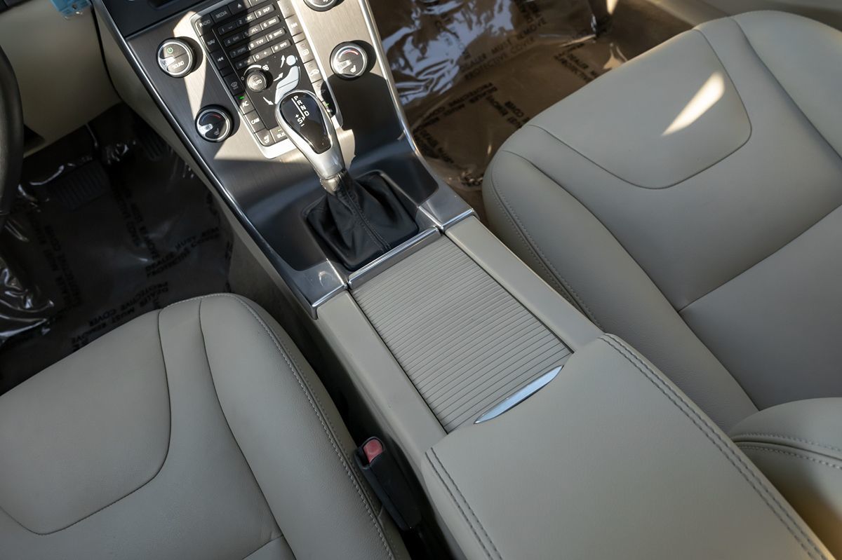2015 Volvo S60 T5 Drive-E Platinum photo 18
