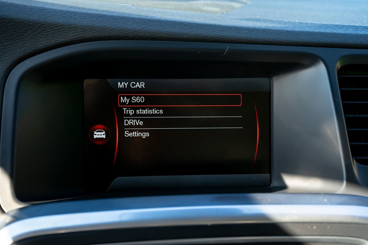 2015 Volvo S60 T5 Drive-E Platinum photo 28