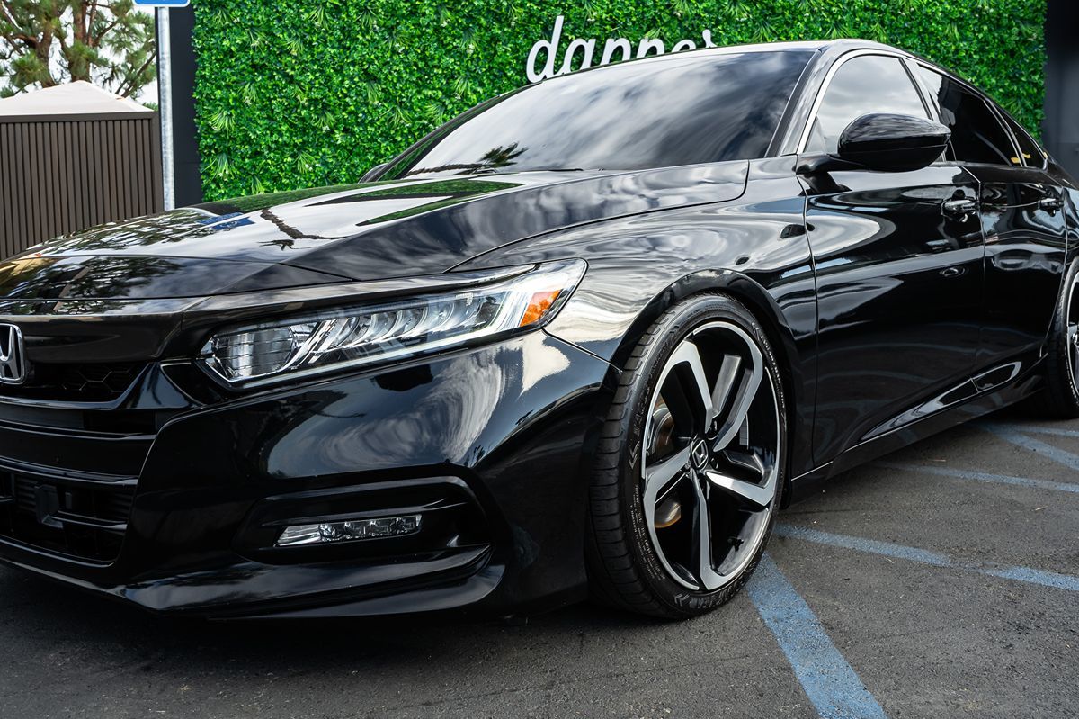 2020 Honda Accord Sport 2.0T photo 2